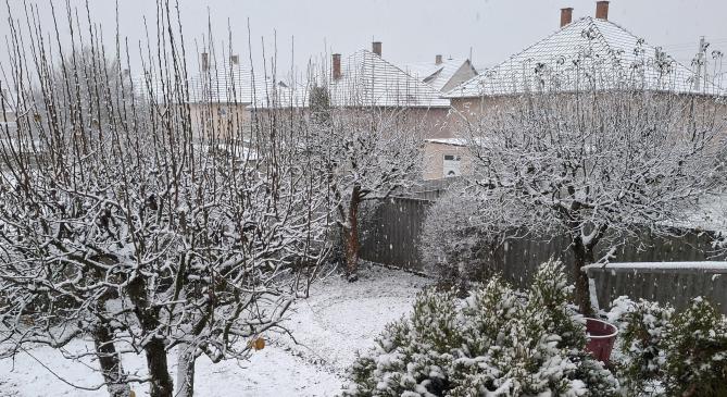 Havazás öltöztette fehér ruhába Edelény belvárosát