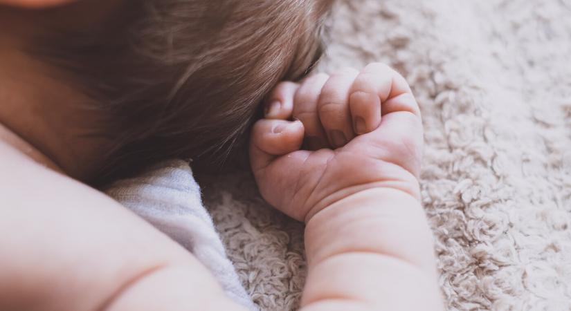 TRAGÉDIA: Otthonszülés után halt meg egy csecsemő