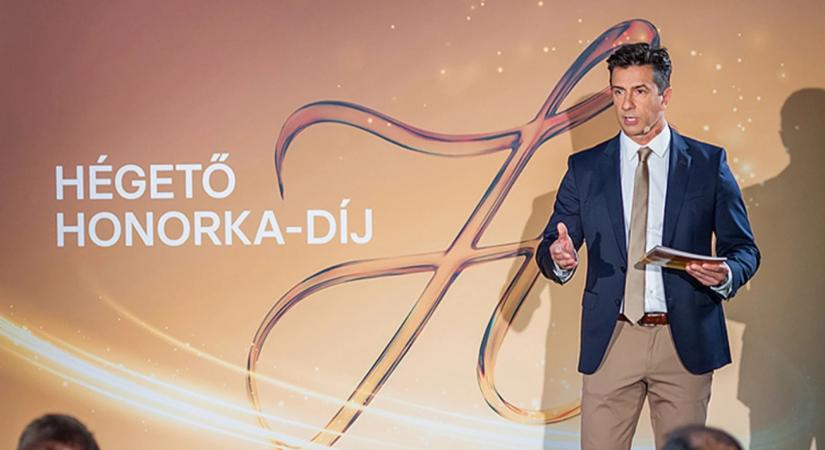 Figyelemre méltó történetek, hiánypótló alkotások: átadták a 2025-ös Hégető Honorka-díjakat