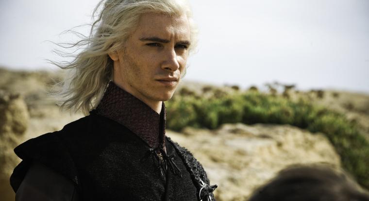 A Trónok harca színésze alakítja George Martint a The Beatles filmben