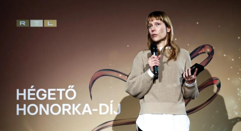 Hégető Honorka-díjat kapott a Telex fotósa, Ajpek Orsi