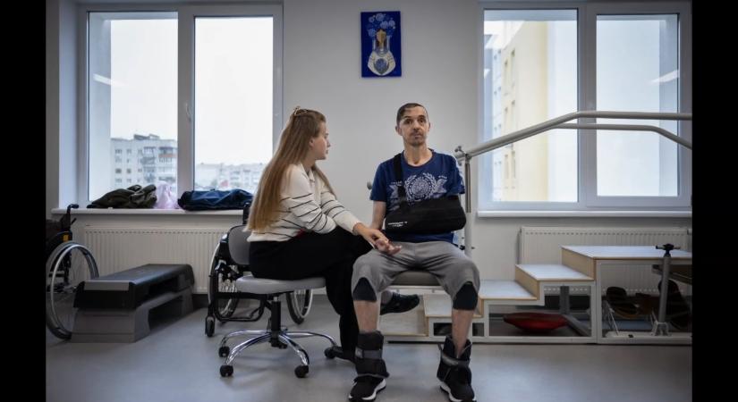 Ajpek Orsolya, a Telex munktársa Hégető Honorka-díjat kapott háborús fotóriportjáért