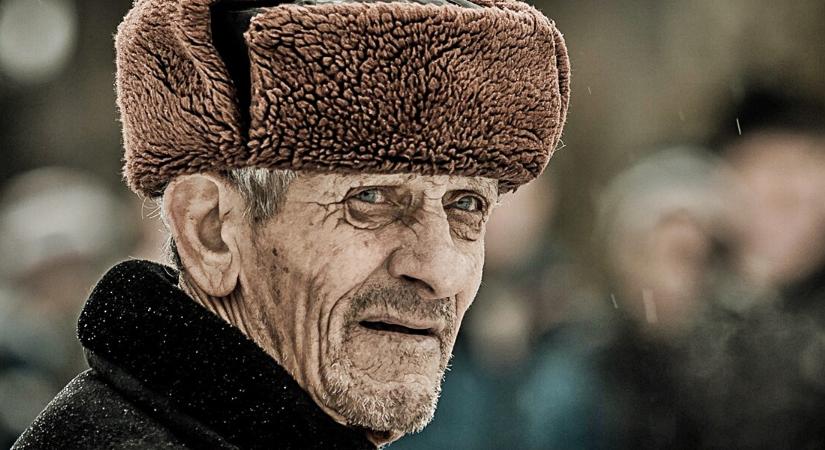 Nyugdíjas igazolvány 2026-tól: ezt bukhatja el, aki nem figyel oda időben