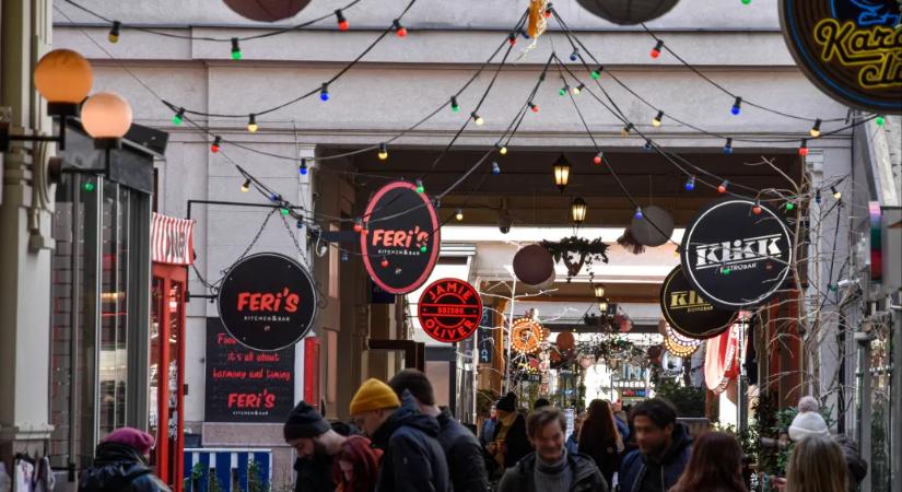 Hirtelen ellenőrizni kezdték az idegenvezetőket Erzsébetvárosban szeptemberben