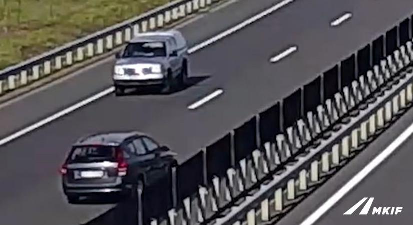 Döbbenet: a sofőr forgalommal szemben indult meg az autópályán - videó