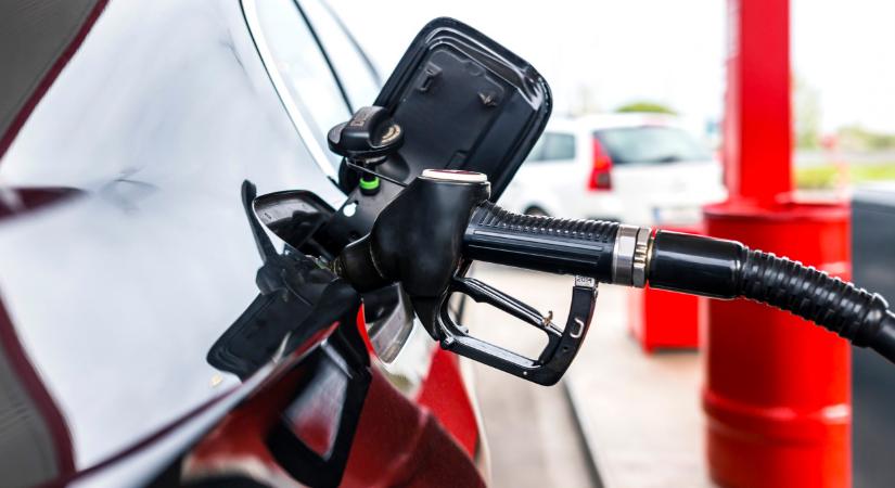 Irdatlan olajár-zuhanásnak nézünk az elébe: itt van az elemzés feketén-fehéren, minden egy irányba mutat