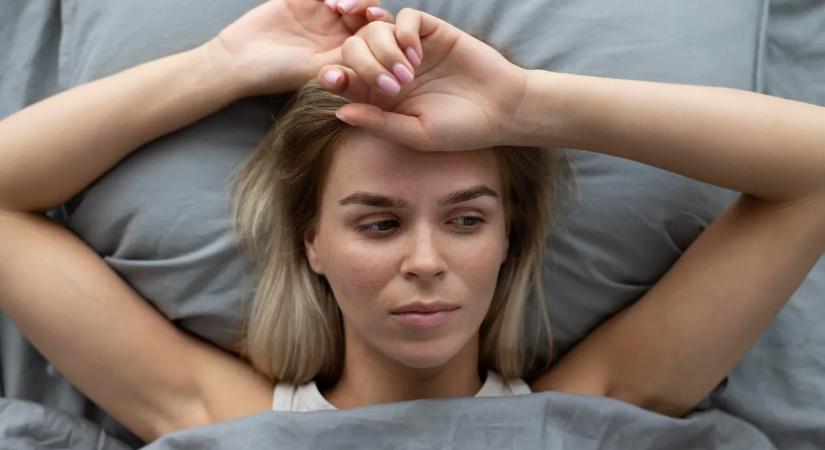 Ha ilyen a testtartásod, rossz hatással lehet az alvásodra