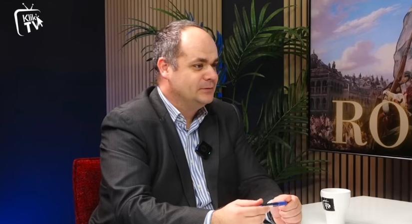 Az alkotmány Orbán kezében fegyver lett