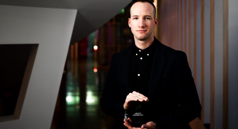 Hégető Honorka-díjat kapott Szajki Bálint, a 24.hu fotóriportere