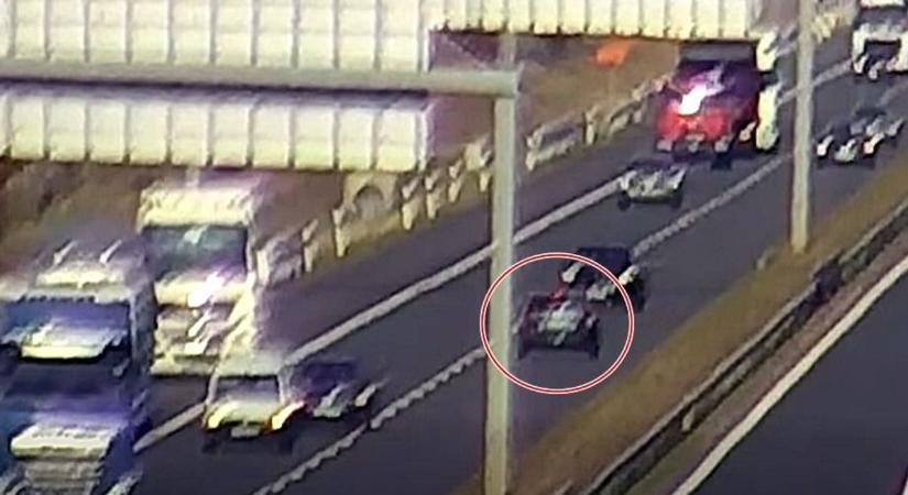Vérfagyasztó! Forgalommal szemben hajtott az autópálya belső sávjában egy sofőr - videó