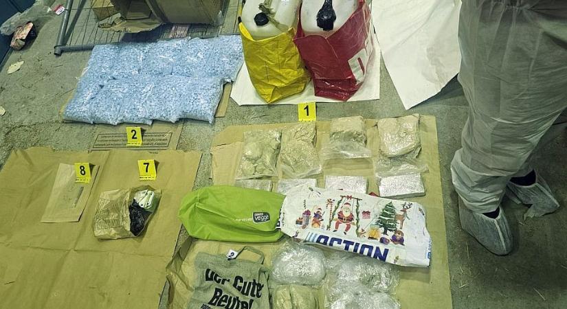 Nagy mennyiségű kábítószert találtak Horgoson egy kamionban