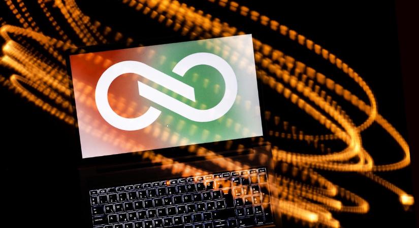 Debreciner: Kiszivárgott adatok alapján hívogatott tiszásokat egy debreceni fideszes aktivista