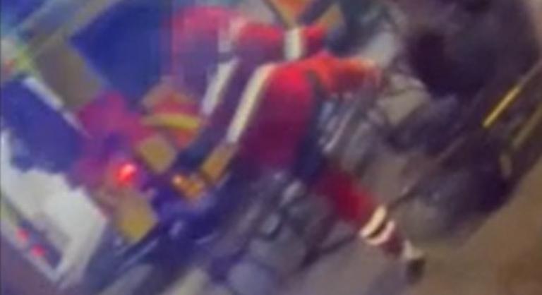 Gyanúsítottként hallgatták ki azt a korábbi mentőst, aki a hatvani vasútállomáson fejbe rúgott egy beteget