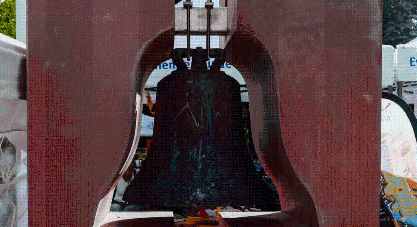 300 kilogrammos templomi harangot loptak el Németországban második próbálkozásra