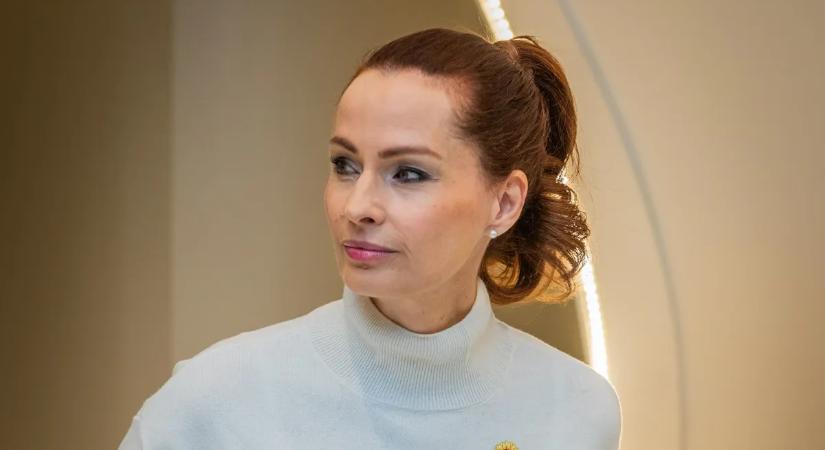 Szexi naptár készült Dobó Katával és Peller Annával: A színésznők a színpadon is ledobják a textilt – Galéria!