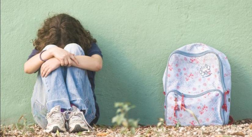 Egy 16 éves fiú megerőszakolt egy 12 éves kislányt, egy másik kiskorú pedig videót készített róla