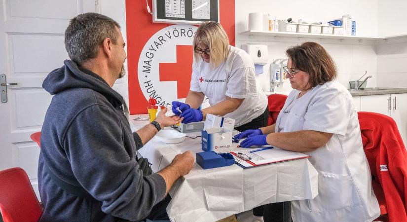 Prosztataszűrést szervezett a Vöröskereszt Győrben, megújult a szűrőközpont - fotók