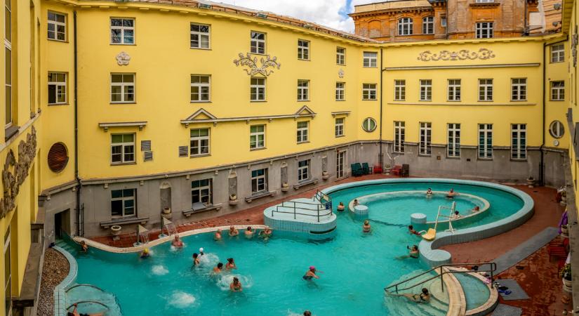 Felfüggesztik a nyugdíjasok kedvezményeit két budapesti fürdőben