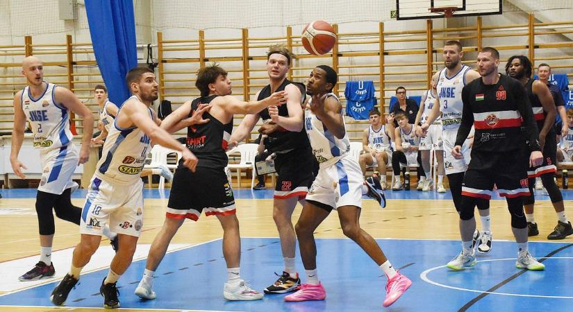 Újabb meccset nyertek a jászberényi kosarasok