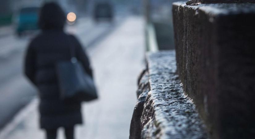 Narancssárga riasztást adtak ki keddre Hevesben – ónos eső várható