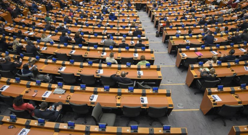 „Egy politikai maffia degeszre keresi magát” – a magyar kormány volt porondon az Európai Parlamentben
