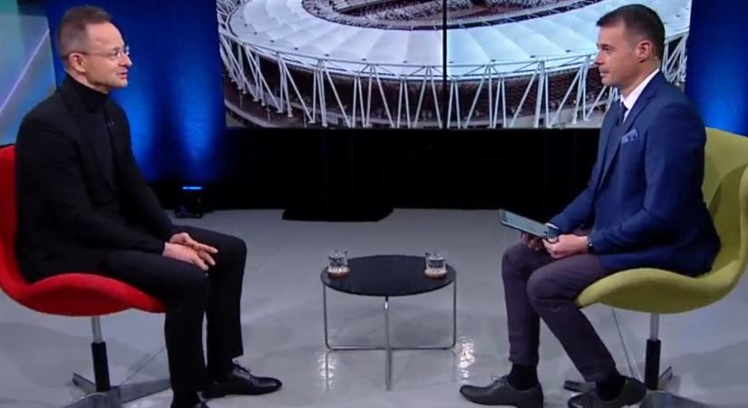 Lelátó – Szijjártó Péter: Otthon is minden piros-fekete.  videó