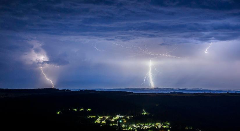 40 mm eső csap le 11 vármegyére, durva hatása lesz az érkező ciklonnak, káosz Magyarország térképén - Időjárás-előrejelzés