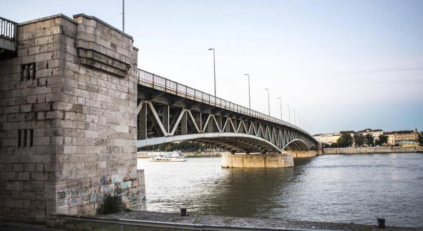 Vitézy üzent az előterjesztésüket lenyúló Szentkirályinak: adják már oda a Lánchíd hatmilliárdját!