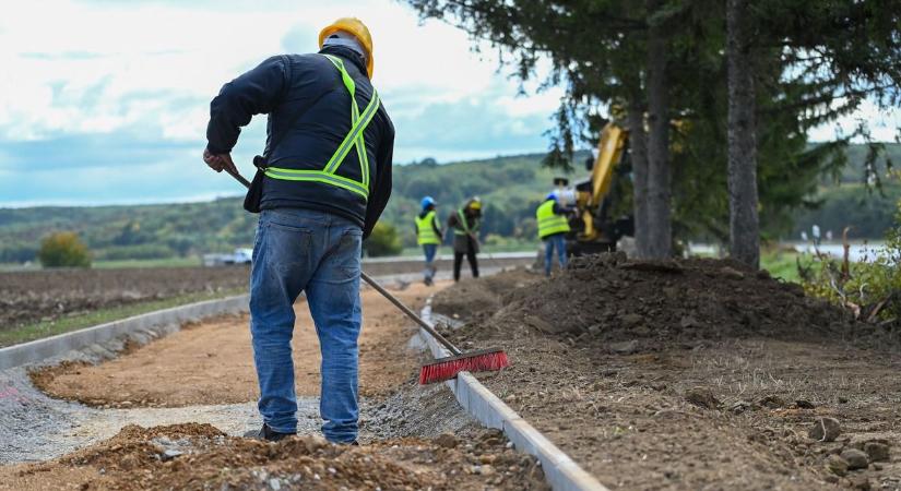 Épül a kerékpárút Torony és Bucsu között – videóval!