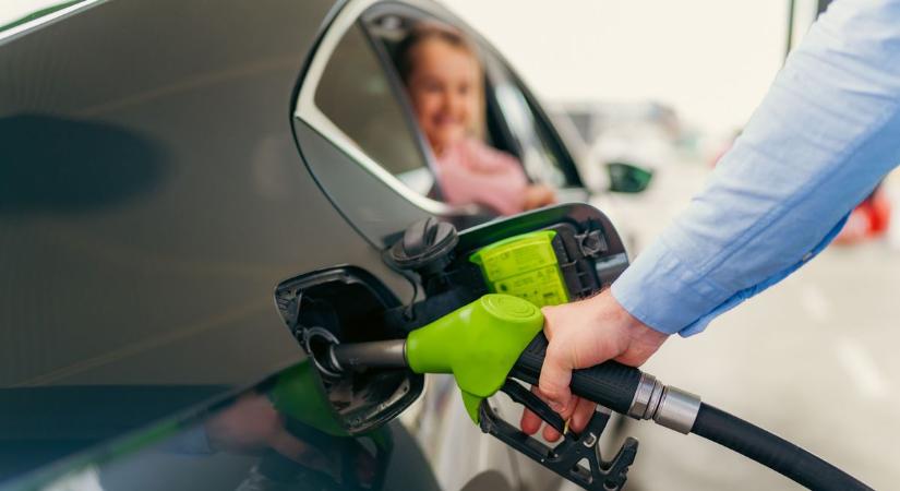 Ismét változott az üzemanyag ára, jól járnak az autósok