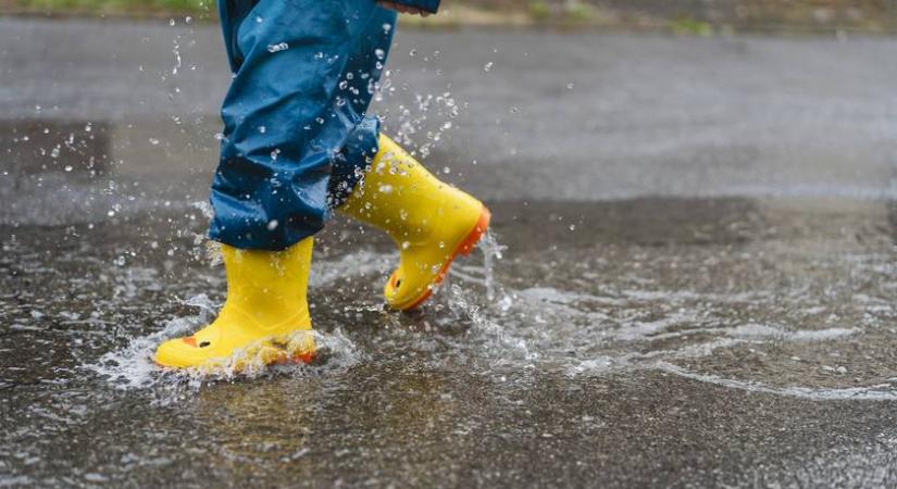 Kettészakad az ország: özönvízszerű esőzés miatt adtak ki riasztást ezekre a vármegyékre