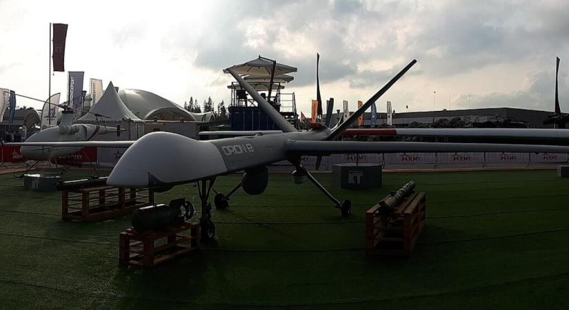 Közösen fegyverkezhet Szlovénia és Csehország