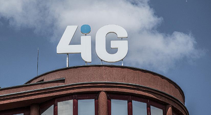 Laptopokat adományozott 15 iskolának a 4iG