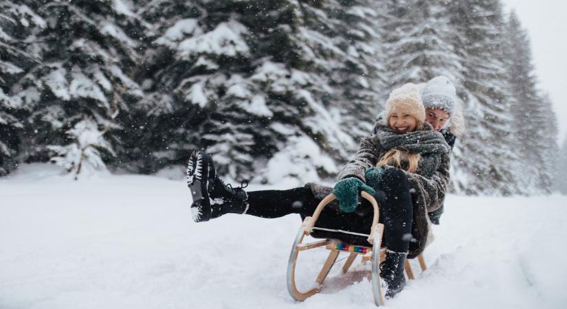 81 mesebeli vidéki szánkópálya: mutatjuk, hol lehet szánkózni Magyarországon 2025-ben