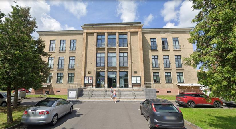 Füleki tragédia: csak az ablakokat cserélték, a 19 éves fiú halálát okozó korlátot nem