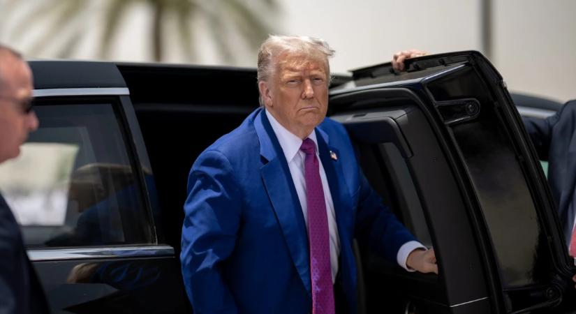 Annyi embert rúgott ki Trump egy év alatt, mint Debrecen és Nyíregyháza teljes lakossága együtt