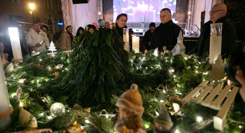 Sztárok az adventi forgatagban