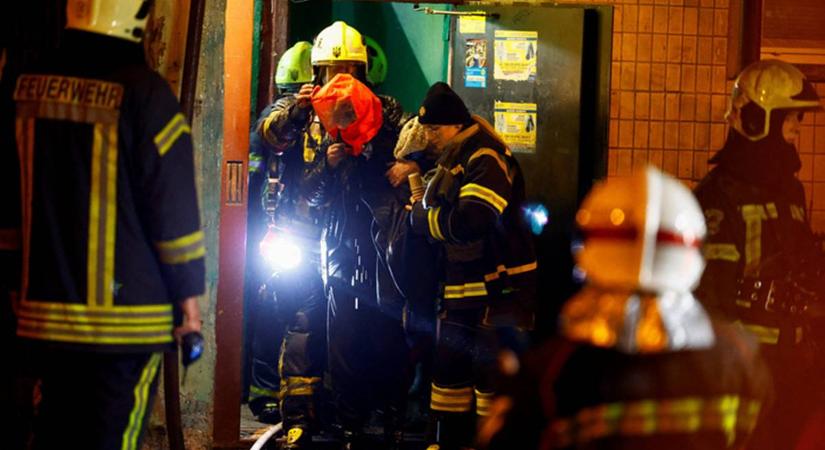Tömeges éjszakai orosz támadás Kijev ellen, lángokban állnak a toronyházak, hiába a béketerv