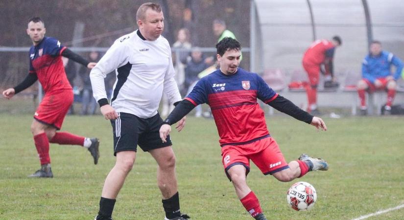 Félbeszakadt a focimeccs a vasi faluban - rendőri segítséget kért a játékvezető!