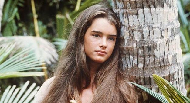 Le a kalappal! Brooke Shields 60 évesen megmutatta hibátlan alakját (Fotók!)