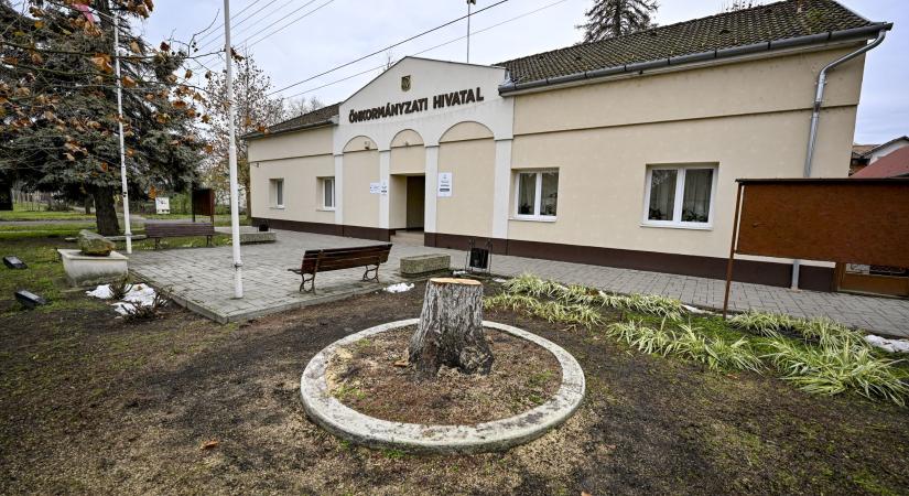 Tetétlen: a faluvezető egészségéért is aggódtak