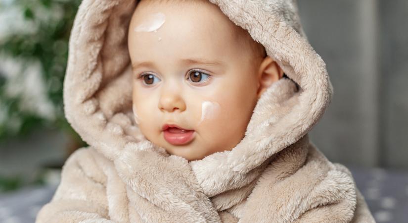 Pelenkakiütés, kipirosodás, téli szárazság: a cica-krém a család titkos fegyvere