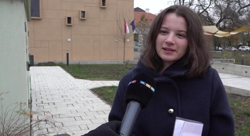 Mi történik egy 14 éves lánnyal, amikor az edző hatalma alá kerül?