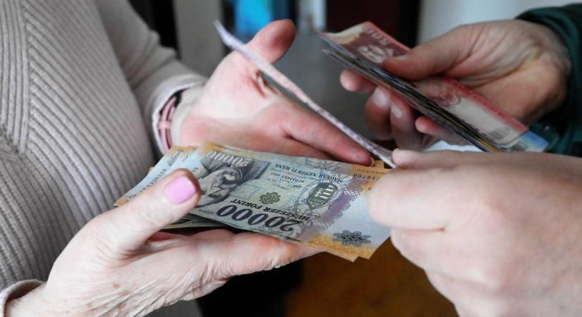 Előbb érkezik a decemberi nyugdíj, de van egy rossz hír is