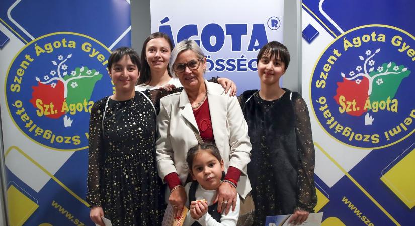 Akik a családjukat nélkülöző gyermekek előtt tárják ki a szívük kapuját