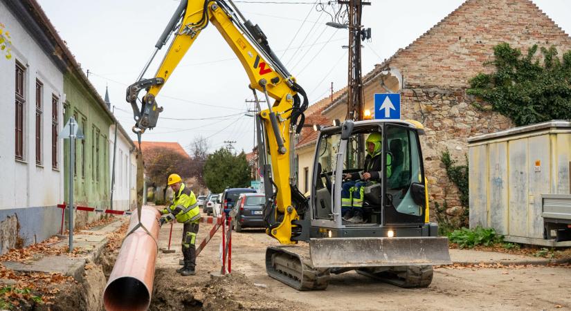 Korszerű csapadékvíz-hálózat épül Esztergomban – új szakaszába lépett a város közműfejlesztése