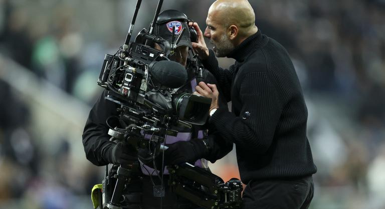 Guardiolánál elszakadt a cérna, még az operatőrre is rátámadt