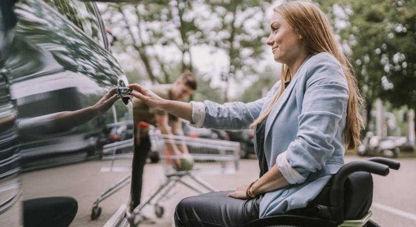 Nincs több luxusautó: változik a fogyatékossággal élők támogatási programja Angliában