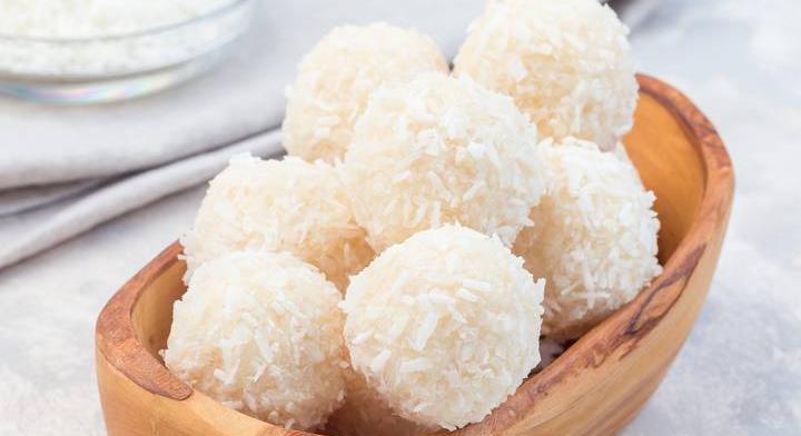 Raffaello golyó házilag: 30 perces desszert az ünnepi asztalra