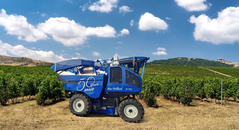 Hihetetlen! Ötvenéves ez a szőlőkombájn-márka – így ünnepelték